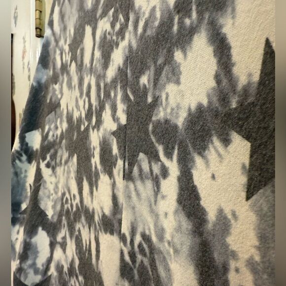 Easel Los Angeles Stars Soft Knit Dolman Sleeve Top Gray Off White Size Medium - Picture 2 of 5